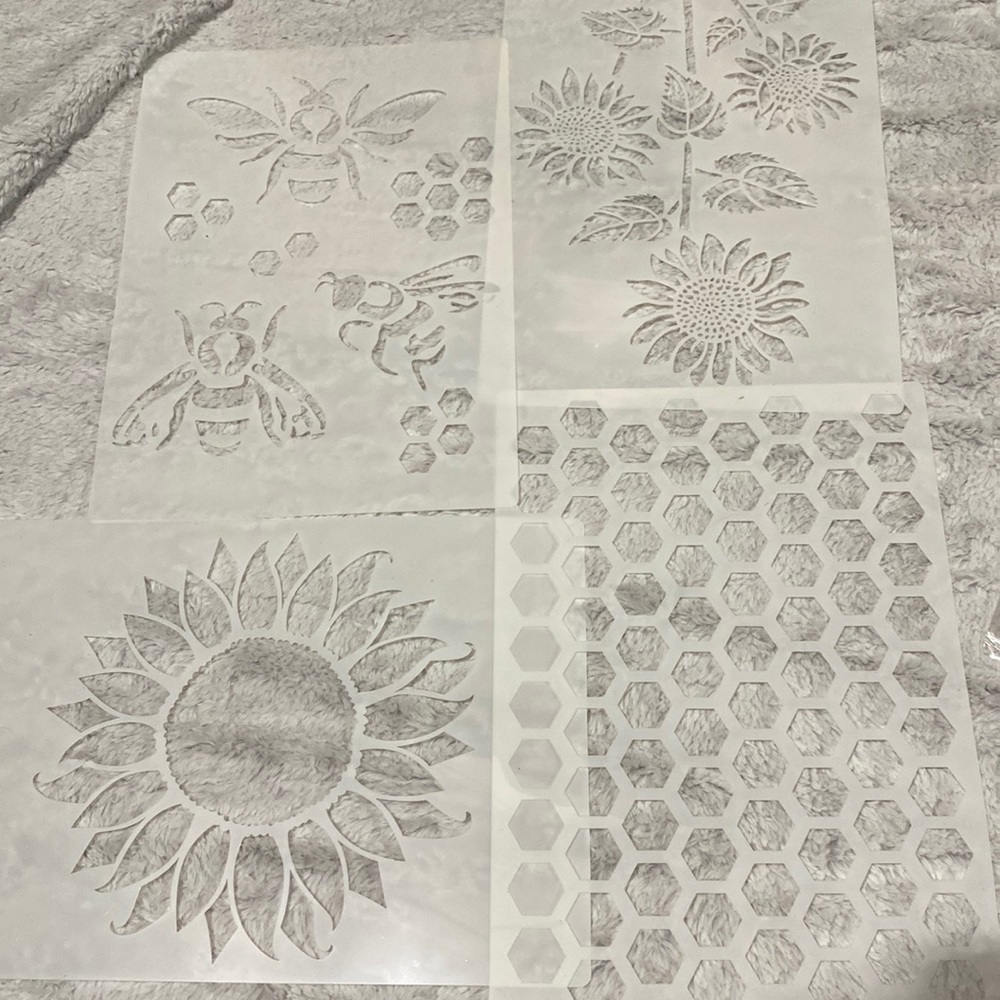 95 Reusable bee theme plastic stencil
